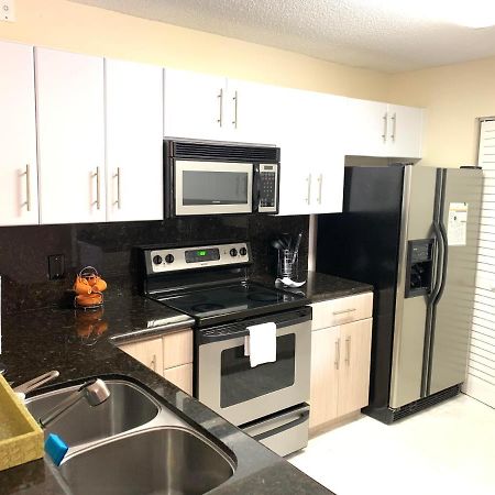 Apartmán Renovated 2/2 Unit At Yacht Club/Aventura Exteriér fotografie