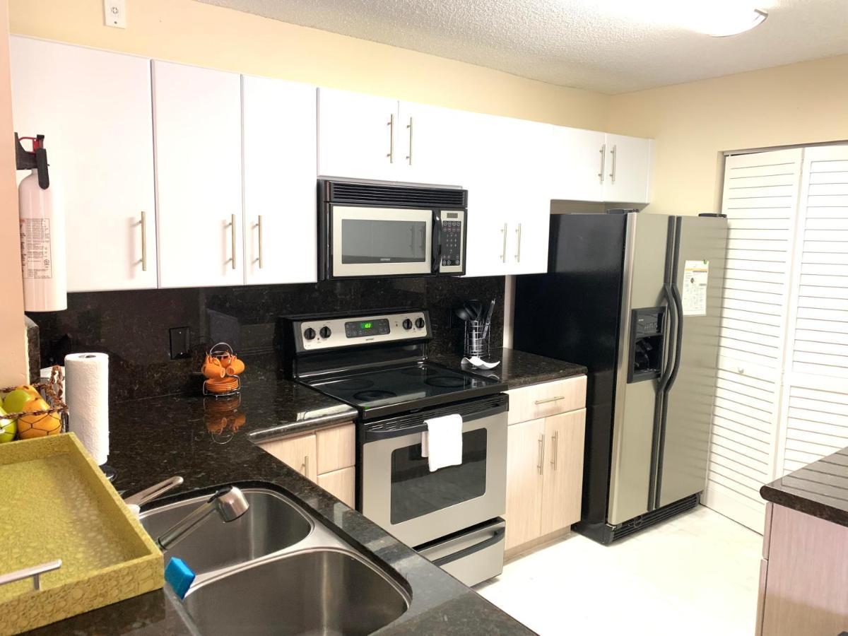 Apartmán Renovated 2/2 Unit At Yacht Club/Aventura Exteriér fotografie