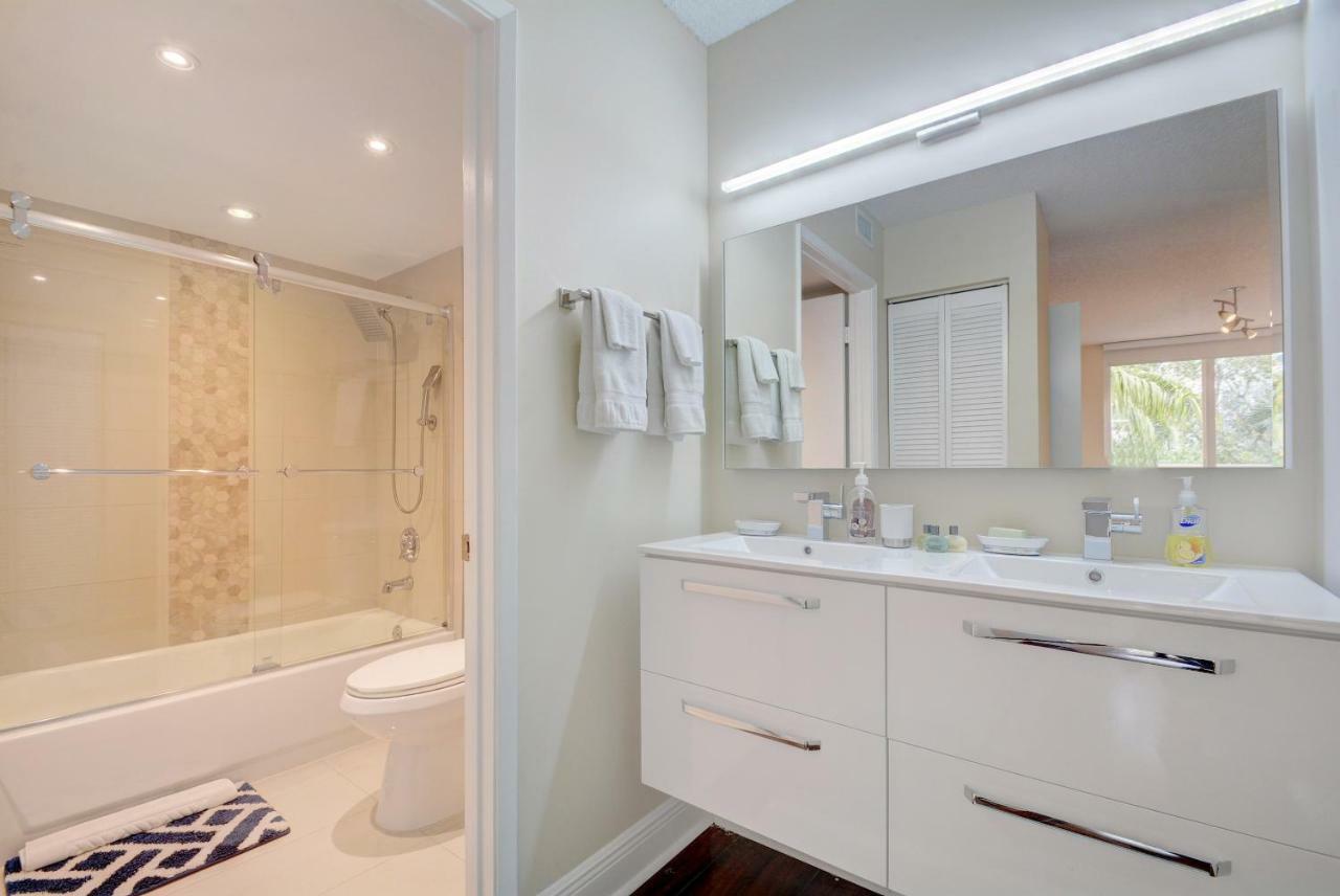 Apartmán Renovated 2/2 Unit At Yacht Club/Aventura Exteriér fotografie