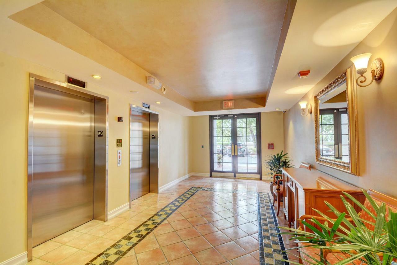 Apartmán Renovated 2/2 Unit At Yacht Club/Aventura Exteriér fotografie